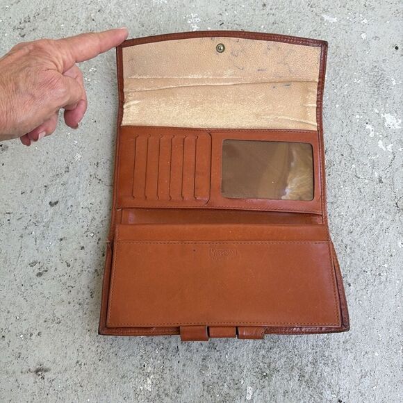 Dooney & Bourke Cream and Brown Clutch wallet - Picture 7 of 10